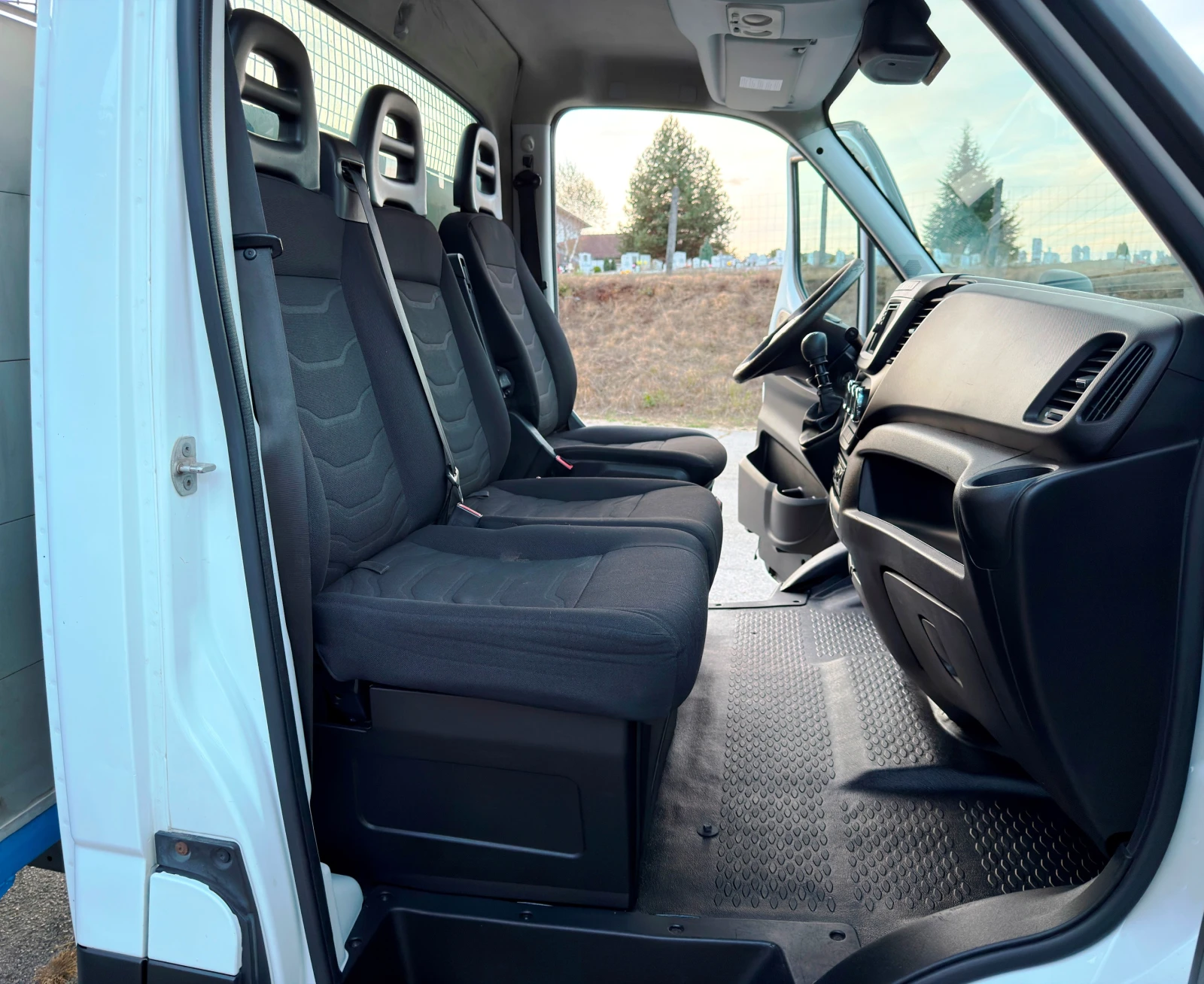 Iveco 35c17 3.0L* КЛИМА* 4.50м* ДВ.ПАКЕТ РЕСОРИ* до 3.5т , снимка 9 - Бусове и автобуси - 56341097
