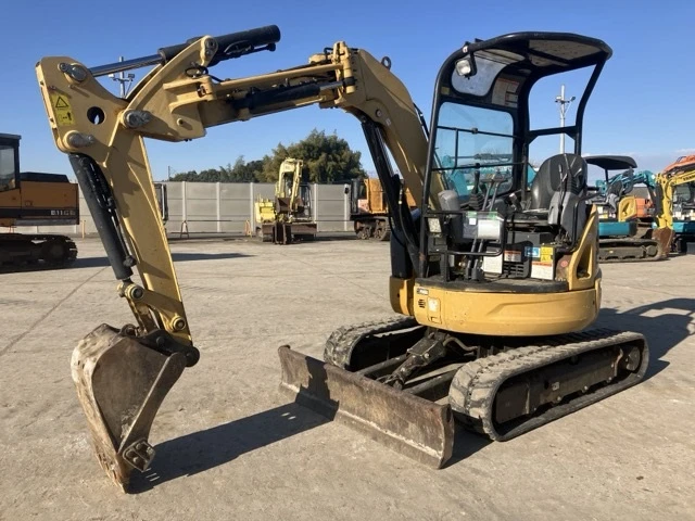 Багер Cat 030ESR