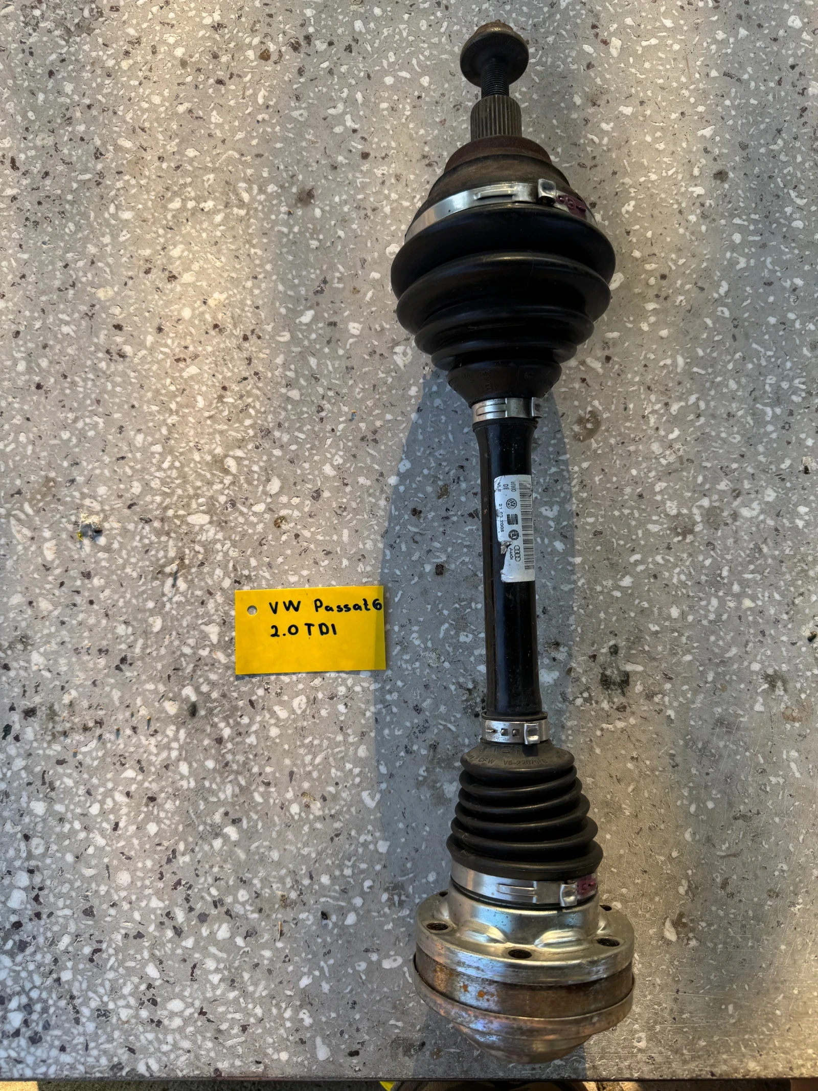 Предна лява полуоска VW Passat b6 2.0TDI 1K0407271BJ