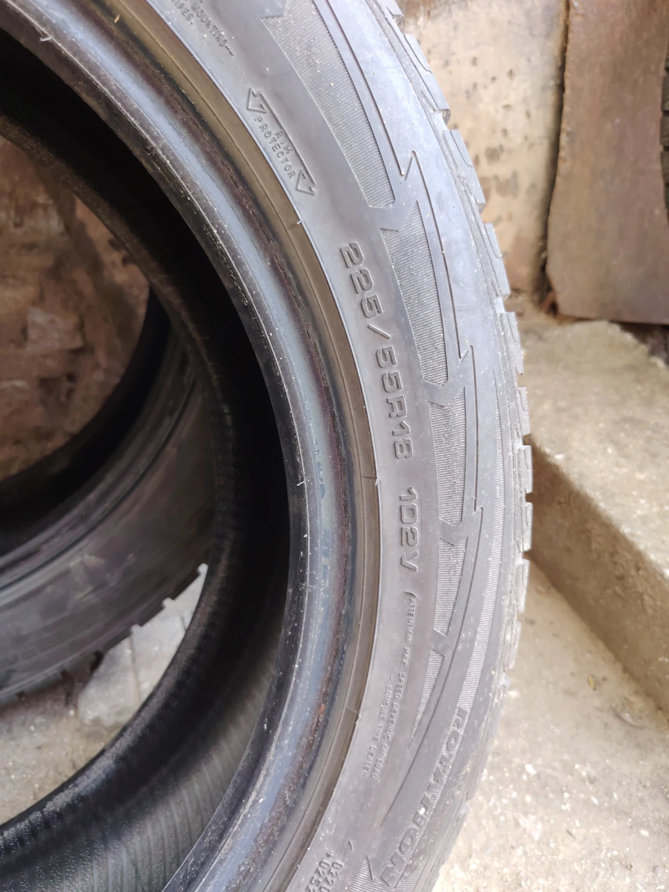 Гуми Зимни 225/55R18, снимка 3 - Гуми и джанти - 55778950