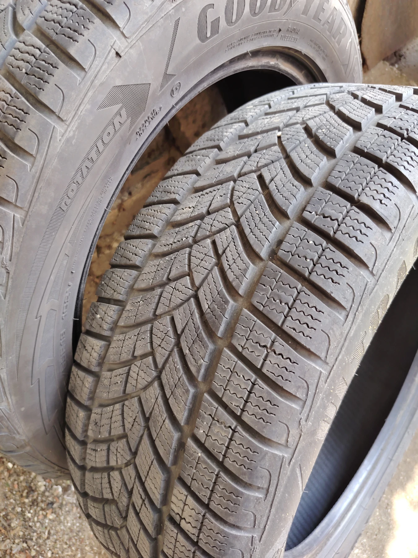 Гуми Зимни 225/55R18, снимка 2 - Гуми и джанти - 55778950