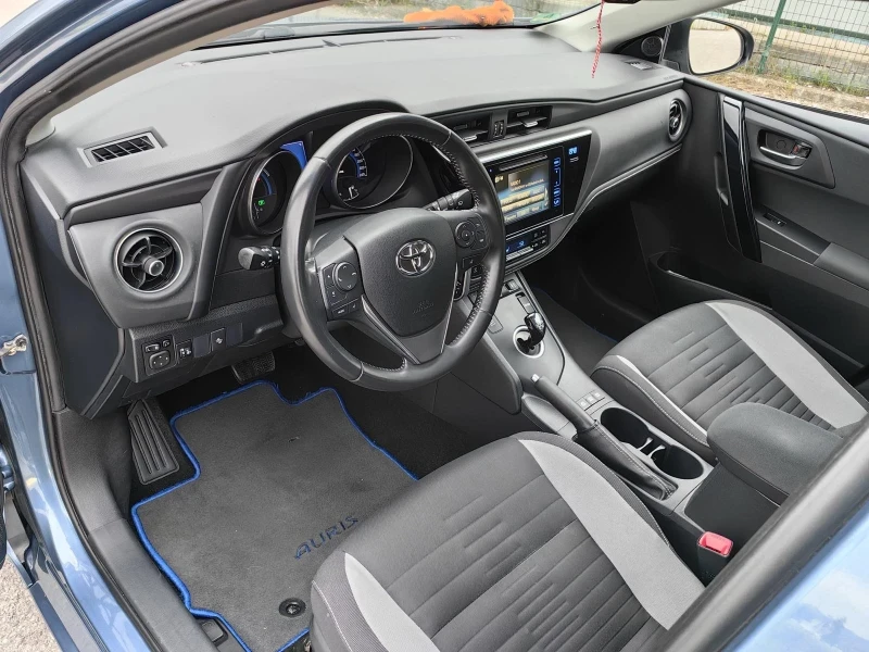 Toyota Auris 1.8 Hybrid, снимка 5 - Автомобили и джипове - 47395090