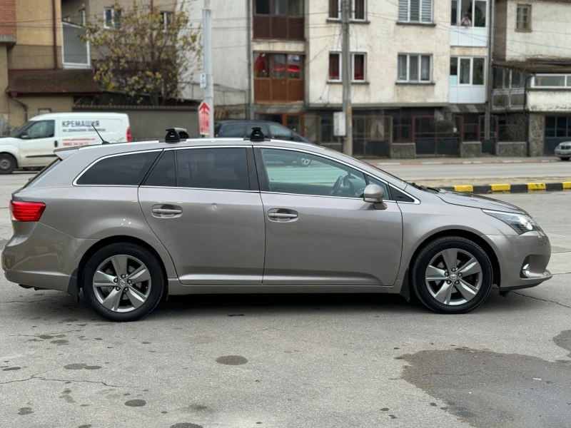 Toyota Avensis 1.8i Климатроник* Навигация* Темпомат, снимка 6 - Автомобили и джипове - 48201665