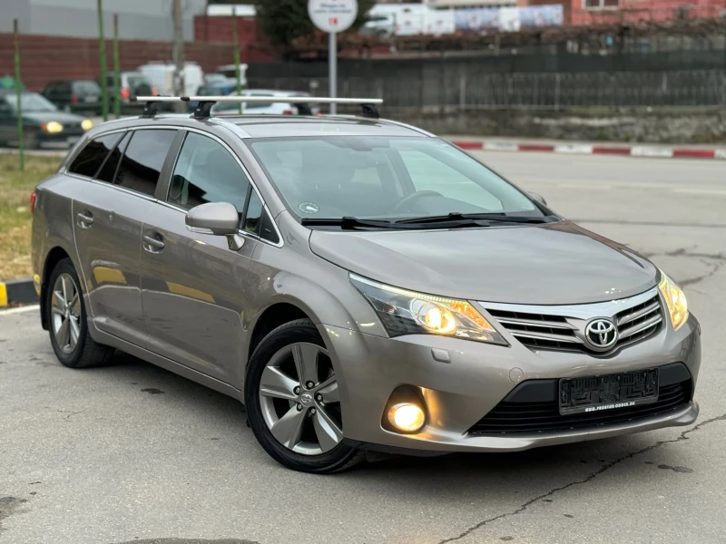 Toyota Avensis 1.8i Климатроник* Навигация* Темпомат, снимка 1 - Автомобили и джипове - 48201665