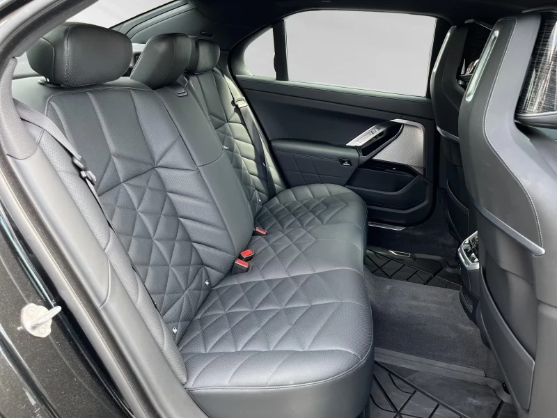 BMW i7 eDRIVE50/M-SPORT/449HP/B&W/DAPROF/PA.PRO/MEMO/800f, снимка 15 - Автомобили и джипове - 51835418