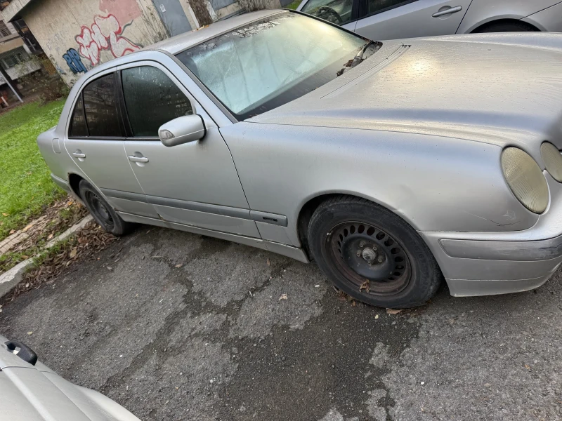 Mercedes-Benz E 220, снимка 2 - Автомобили и джипове - 52968363