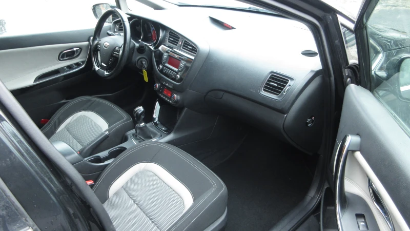 Kia Ceed 1.6-CRDI-110HP, снимка 11 - Автомобили и джипове - 53235233