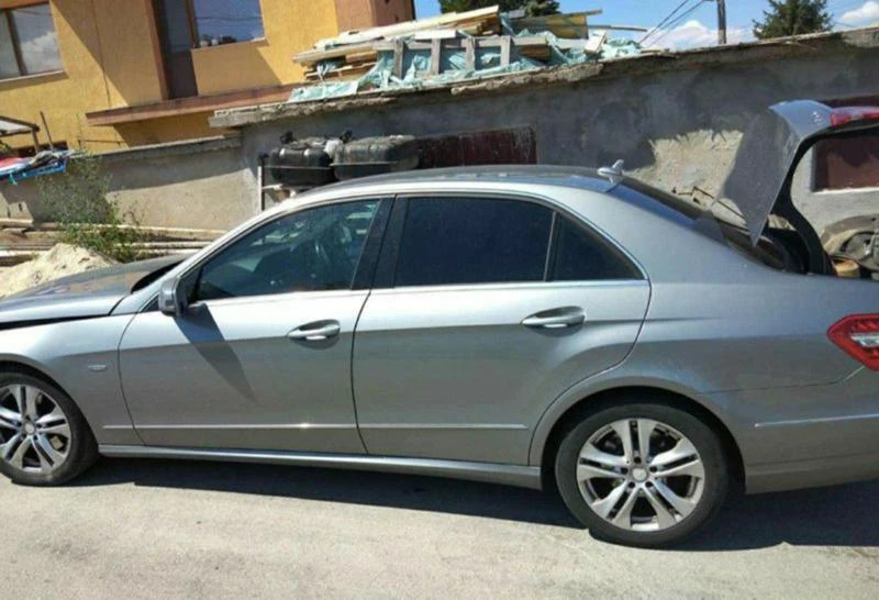 Mercedes-Benz E 220 ом 651, снимка 9 - Автомобили и джипове - 30666273