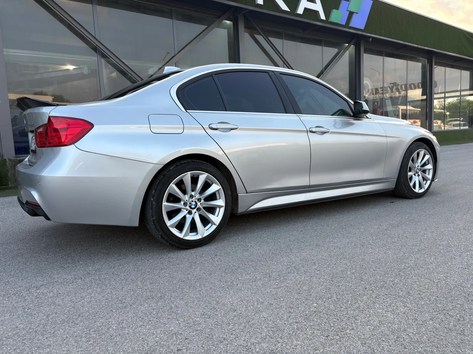 BMW 320 328d Xdrive - изображение 4