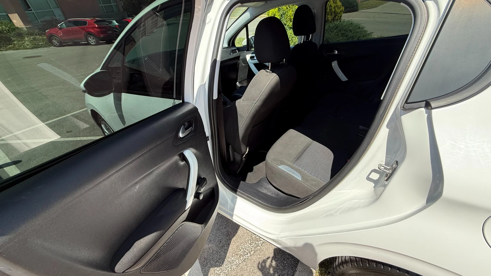 Peugeot 208  - изображение 9
