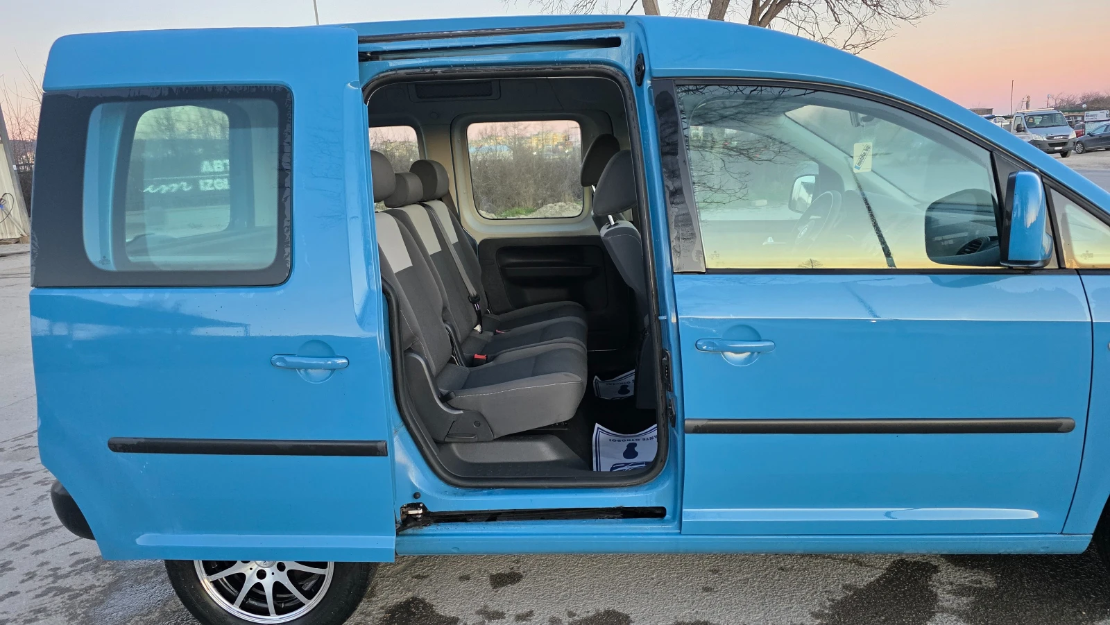 VW Caddy KATO ЧИСТО НОВ, снимка 7 - Автомобили и джипове - 53851432