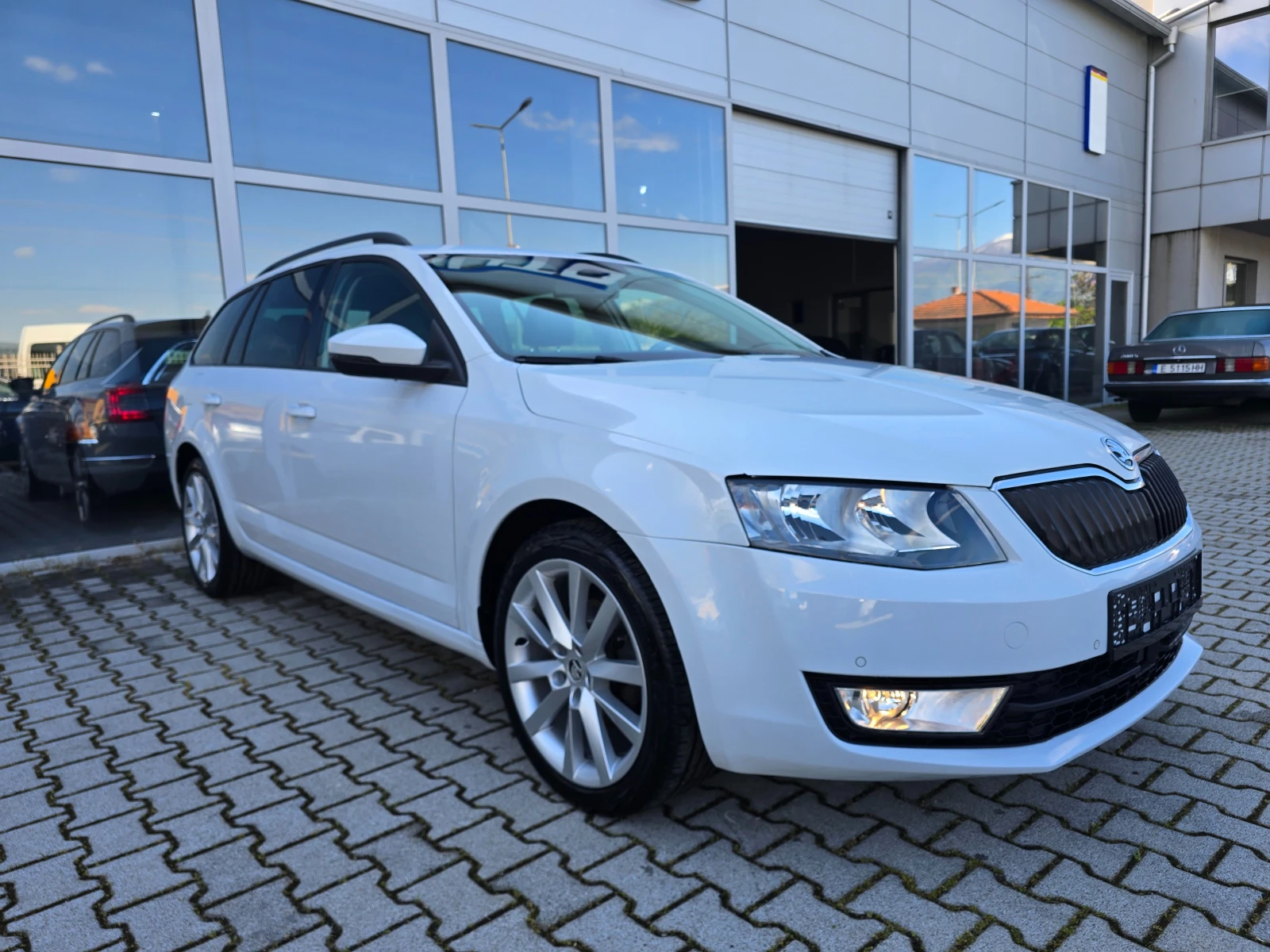 Skoda Octavia АВТОМАТИК* * НАВИГАЦИЯ* * КАМЕРА* * , снимка 2 - Автомобили и джипове - 54419707