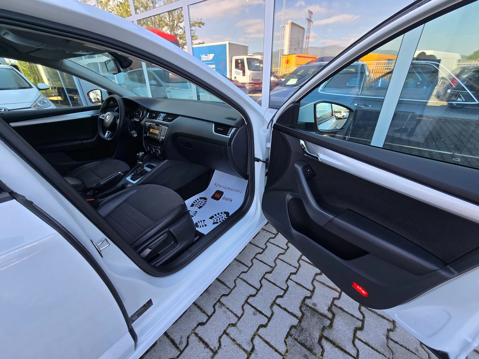 Skoda Octavia АВТОМАТИК* * НАВИГАЦИЯ* * КАМЕРА* * , снимка 16 - Автомобили и джипове - 54419707