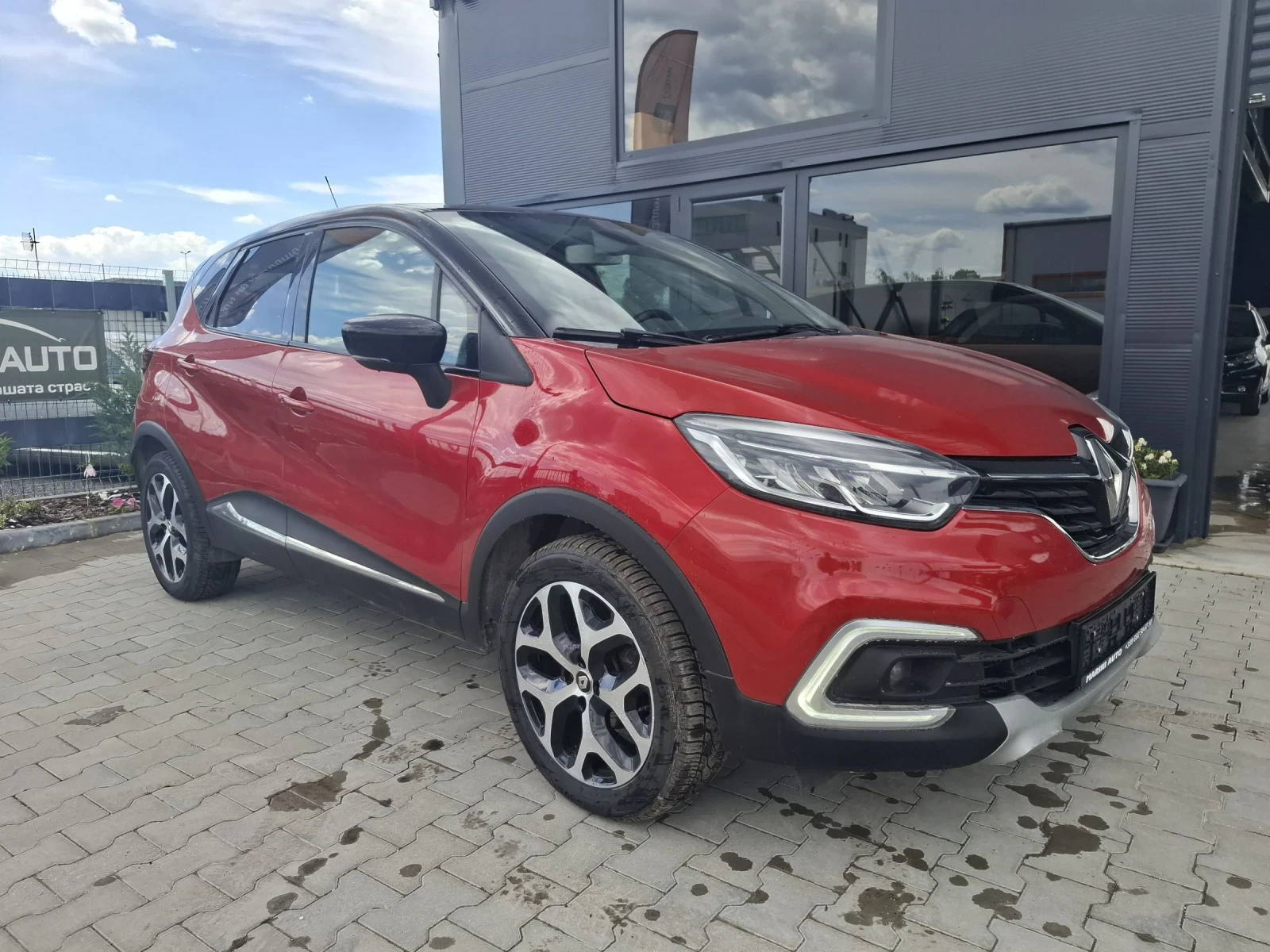 Renault Captur 0.9 Facelift , снимка 8 - Автомобили и джипове - 54427601