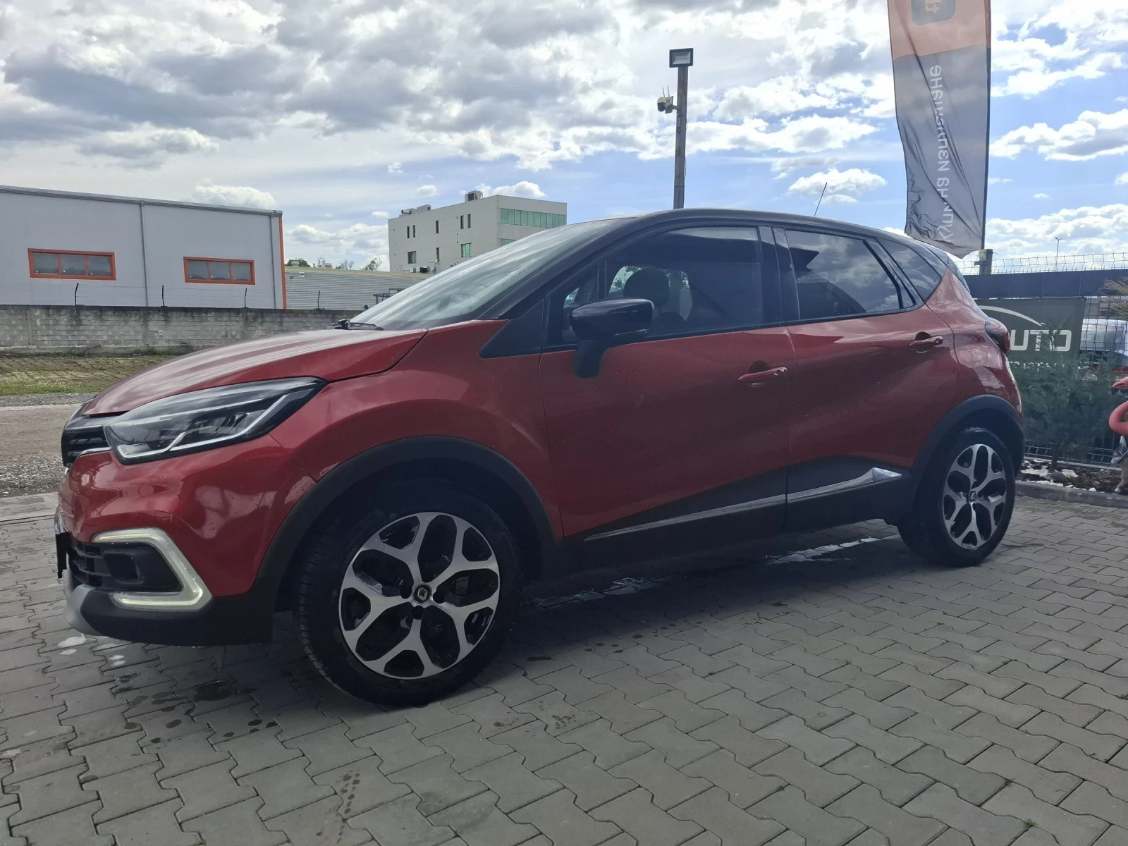 Renault Captur 0.9 Facelift , снимка 4 - Автомобили и джипове - 54427601
