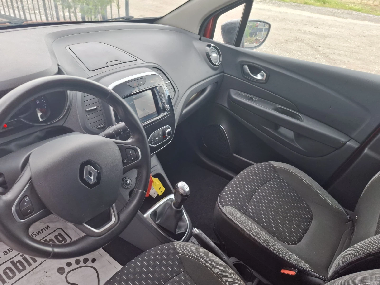 Renault Captur 0.9 Facelift , снимка 14 - Автомобили и джипове - 54427601