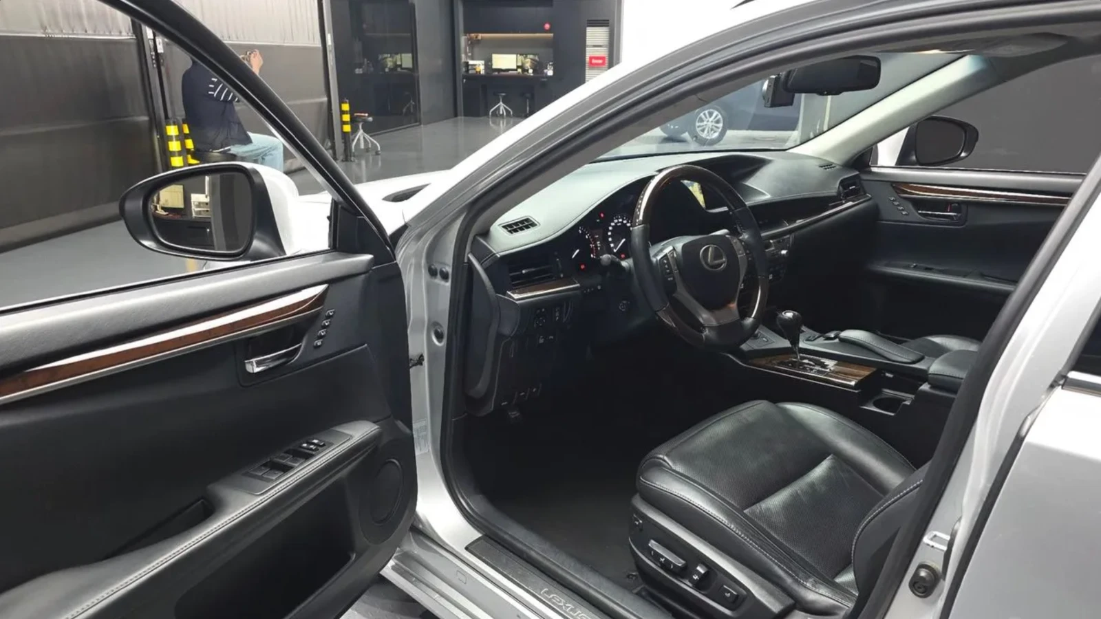 Lexus ES 350 EXECUTIVE | ПОДГРЕВ | ОБДУХ | ПАНОРАМА, снимка 6 - Автомобили и джипове - 54667561