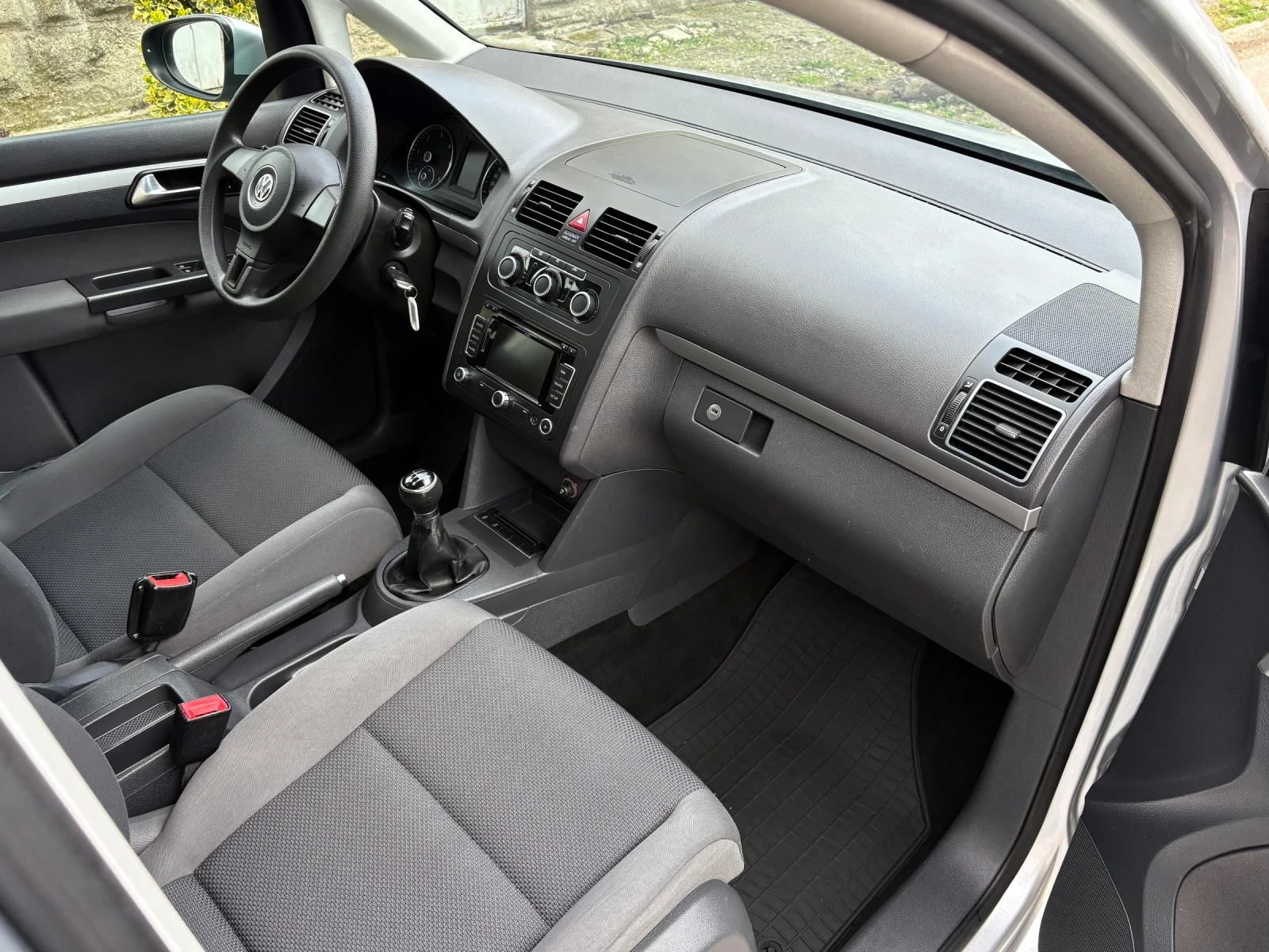 VW Touran 1.6TDI 6ск. TREND# Навигация# 164 000км#, снимка 8 - Автомобили и джипове - 54897236
