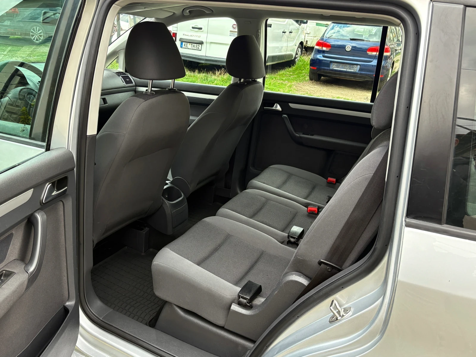 VW Touran 1.6TDI 6ск. TREND# Навигация# 164 000км#, снимка 9 - Автомобили и джипове - 54897236