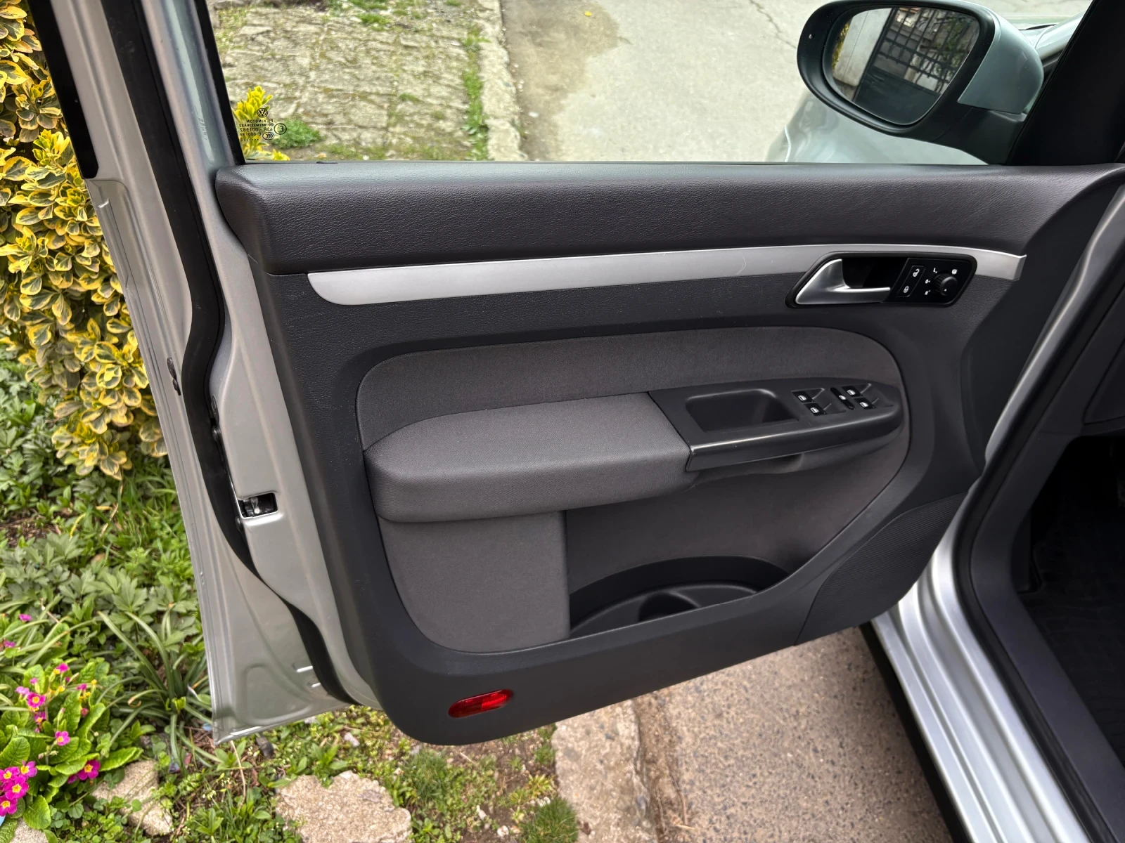 VW Touran 1.6TDI 6ск. TREND# Навигация# 164 000км#, снимка 6 - Автомобили и джипове - 54897236