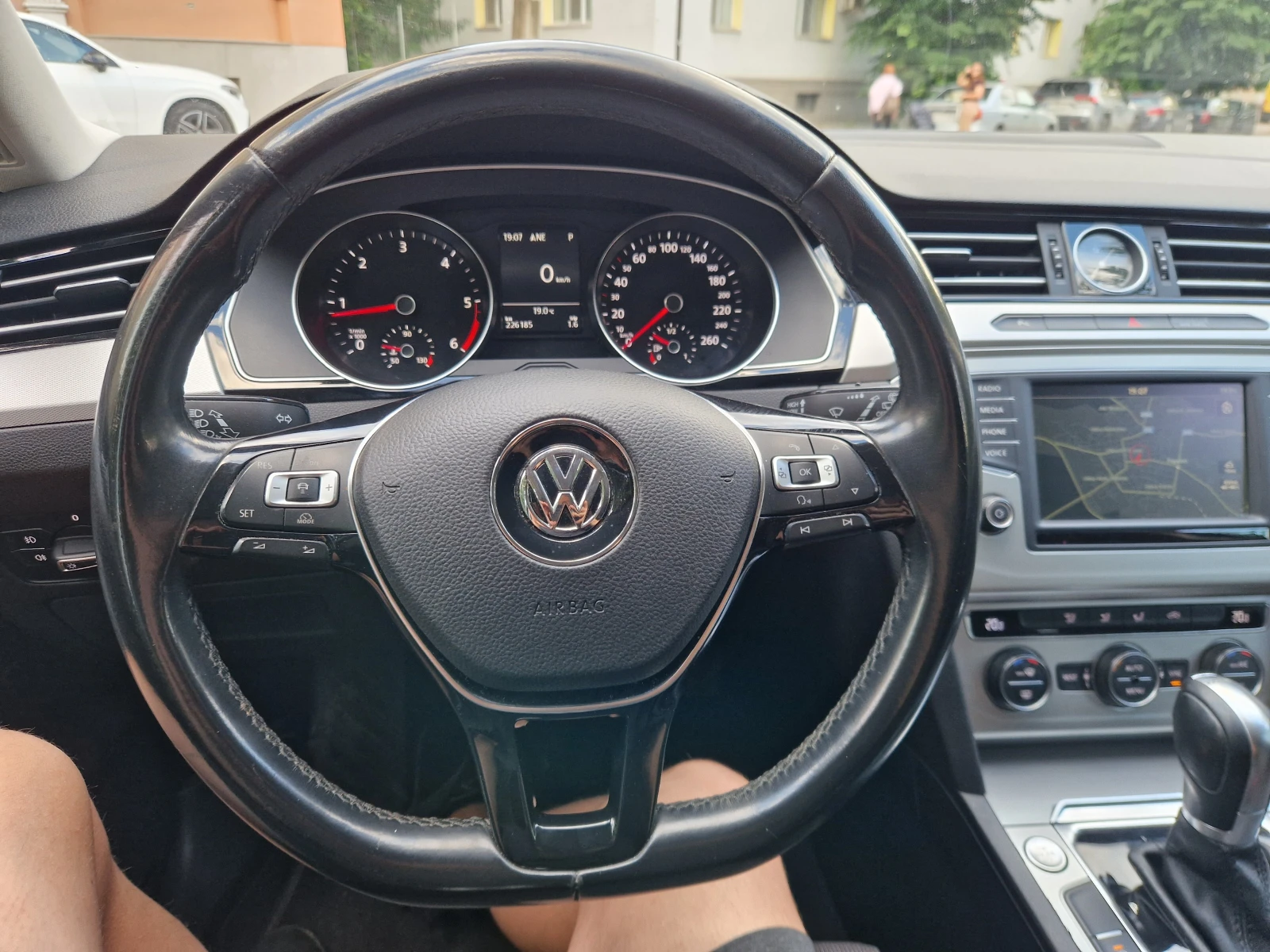 VW Passat Лизинг/Бартер 2, 0d 150, снимка 13 - Автомобили и джипове - 55625782