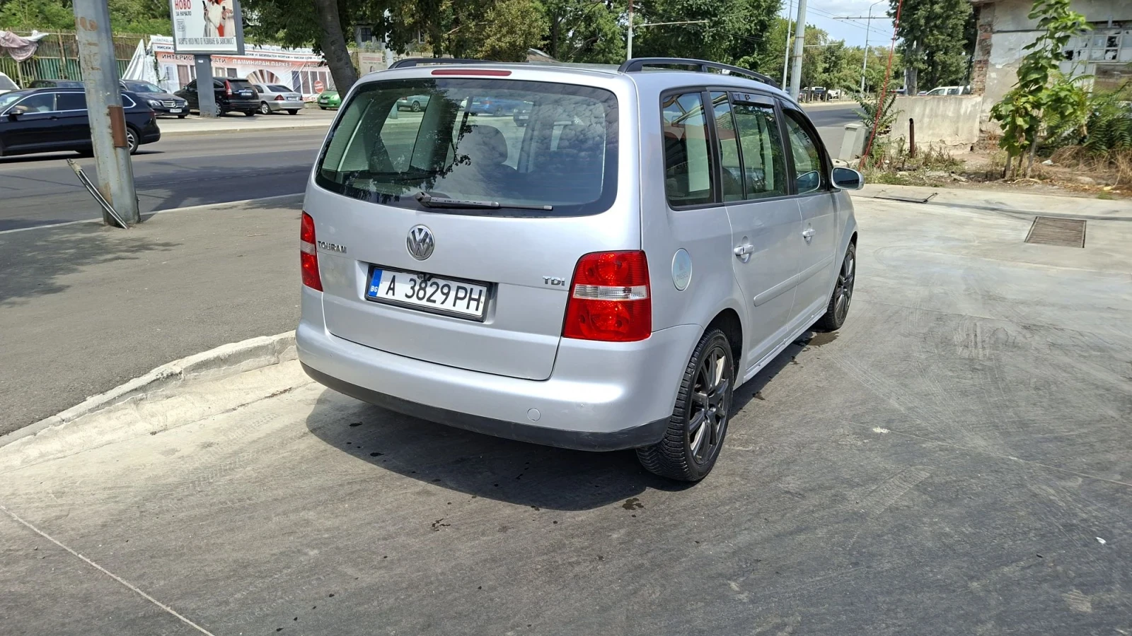 VW Touran, снимка 4 - Автомобили и джипове - 55652854