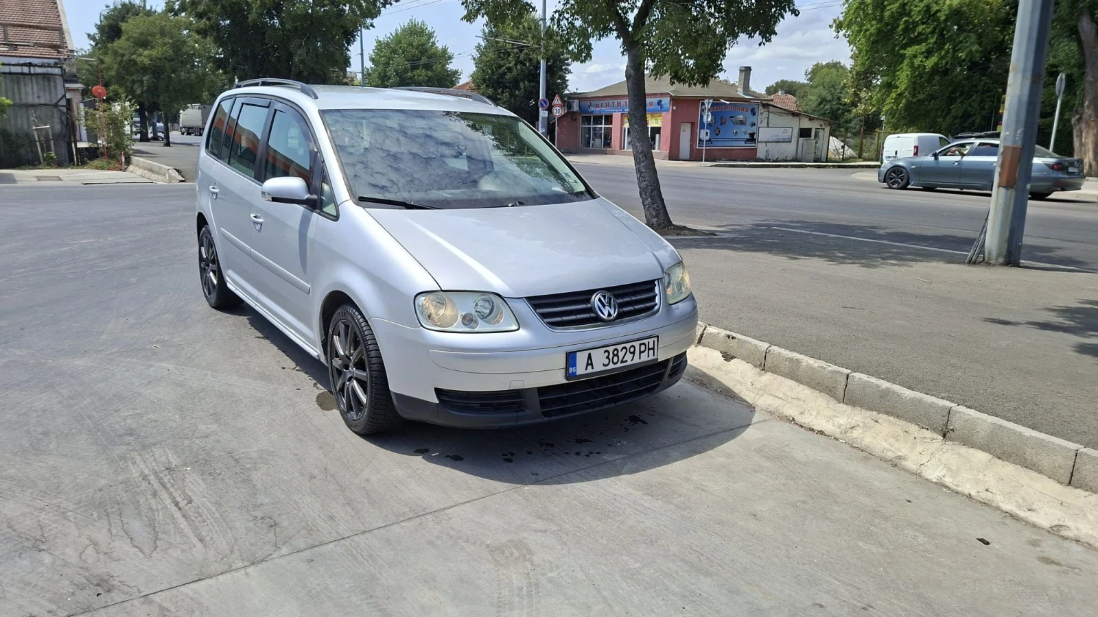 VW Touran, снимка 3 - Автомобили и джипове - 55652854