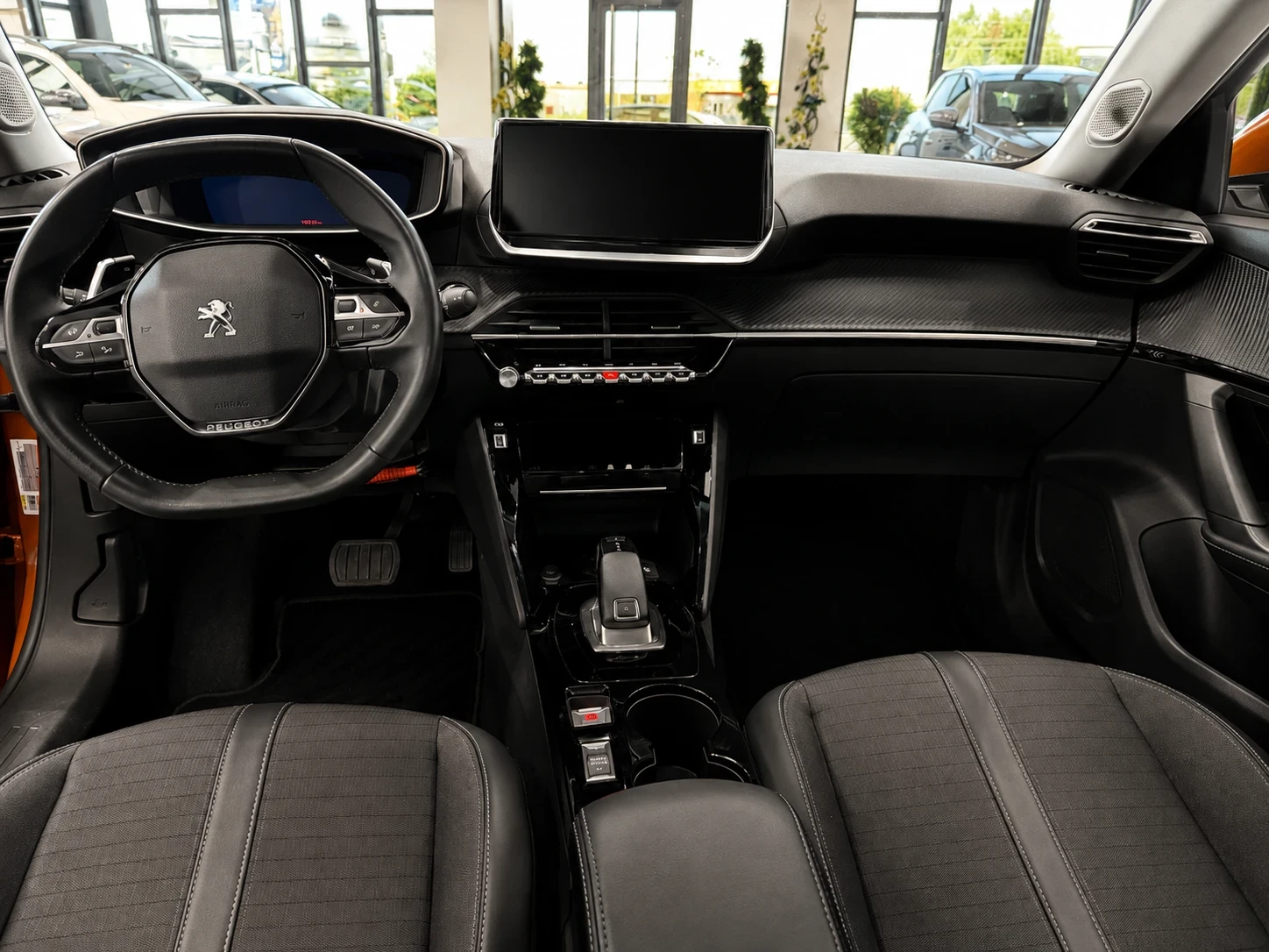 Peugeot 2008 Puretech, снимка 8 - Автомобили и джипове - 55892441