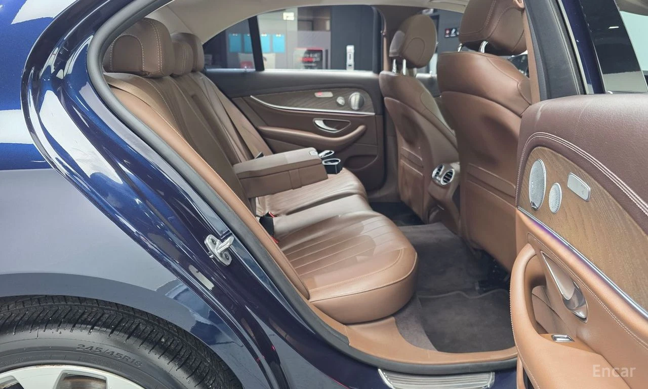 Mercedes-Benz E 300 ДИГИТАЛНО* ТАБЛО* BURMESTER* ОБДУХВАНЕ* ДИСТРОНИК*, снимка 15 - Автомобили и джипове - 56114837