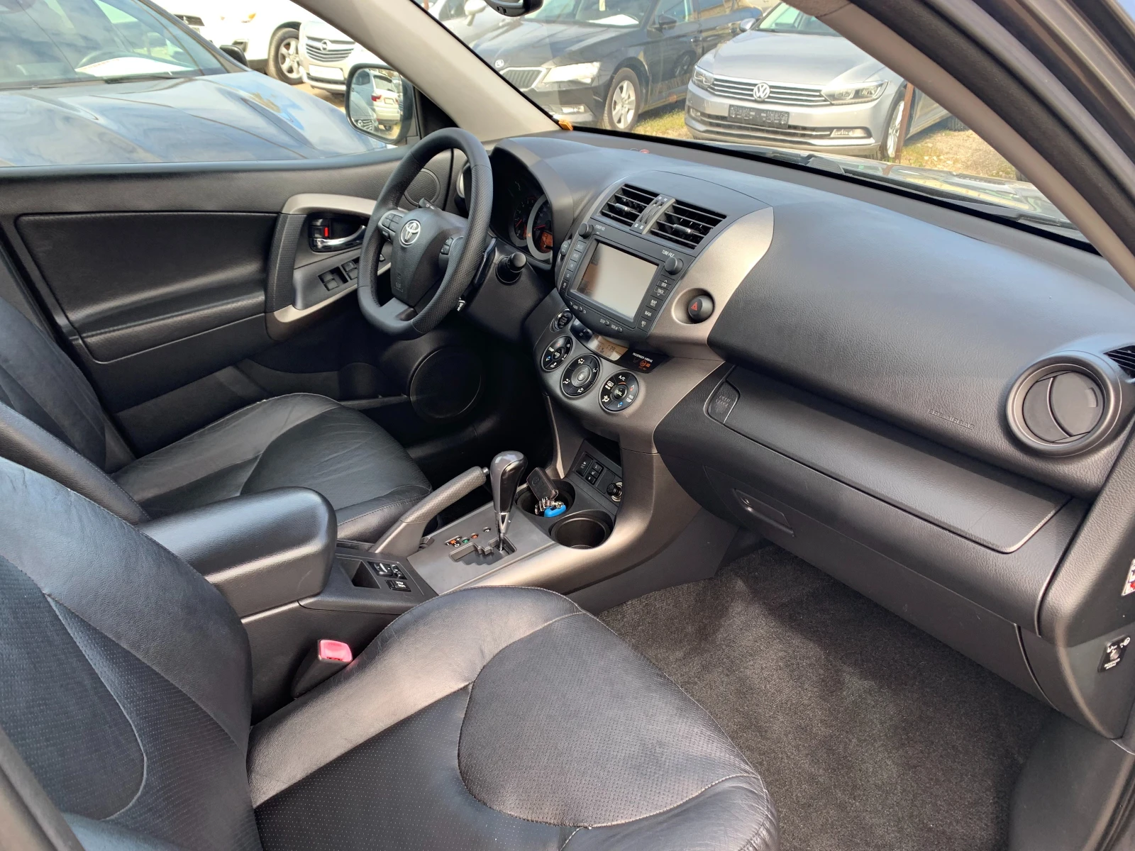 Toyota Rav4 2.2D 4X4 АВТОМАТИК CROSS - изображение 8