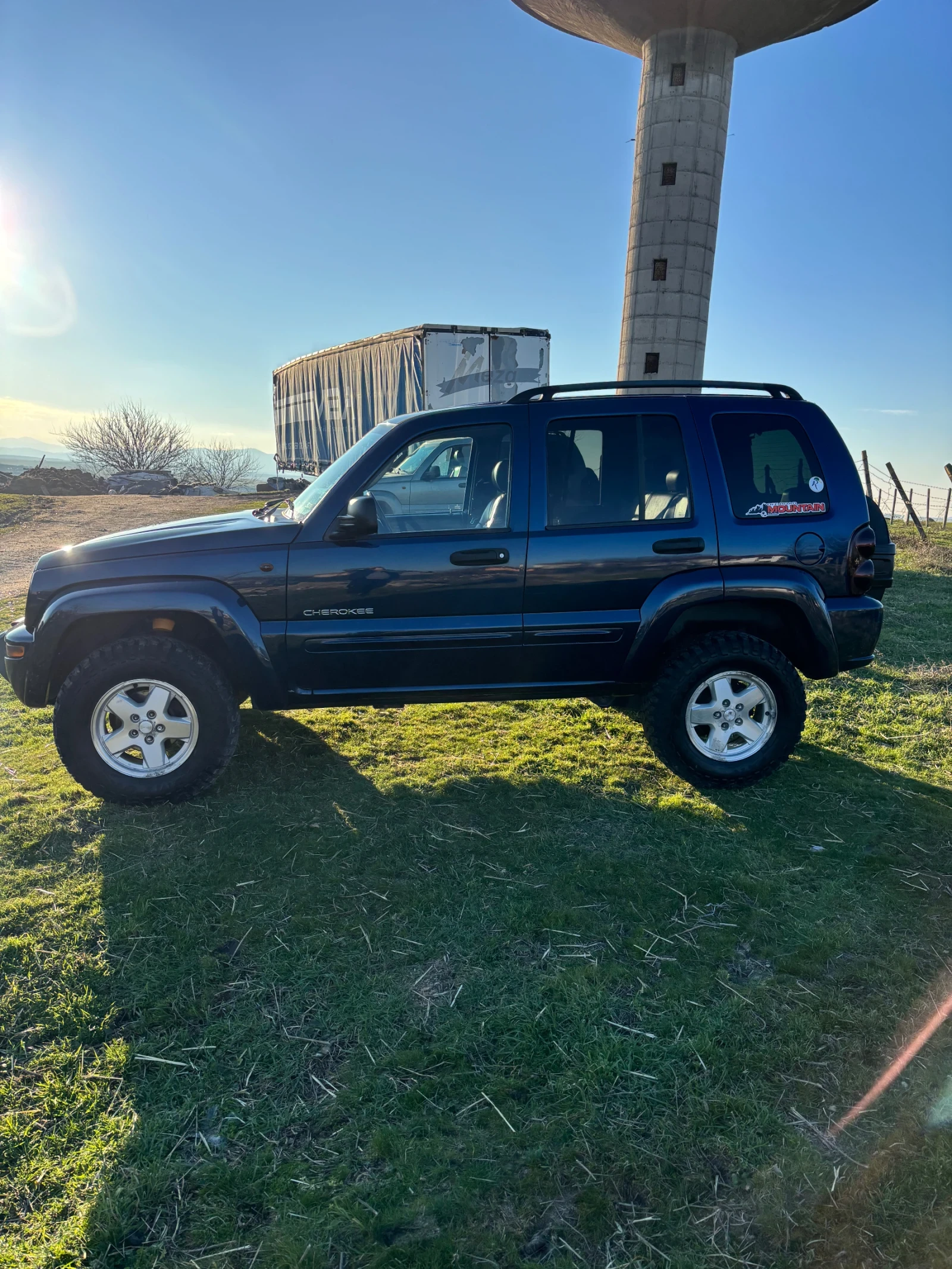 Jeep Cherokee, снимка 4 - Автомобили и джипове - 53753720