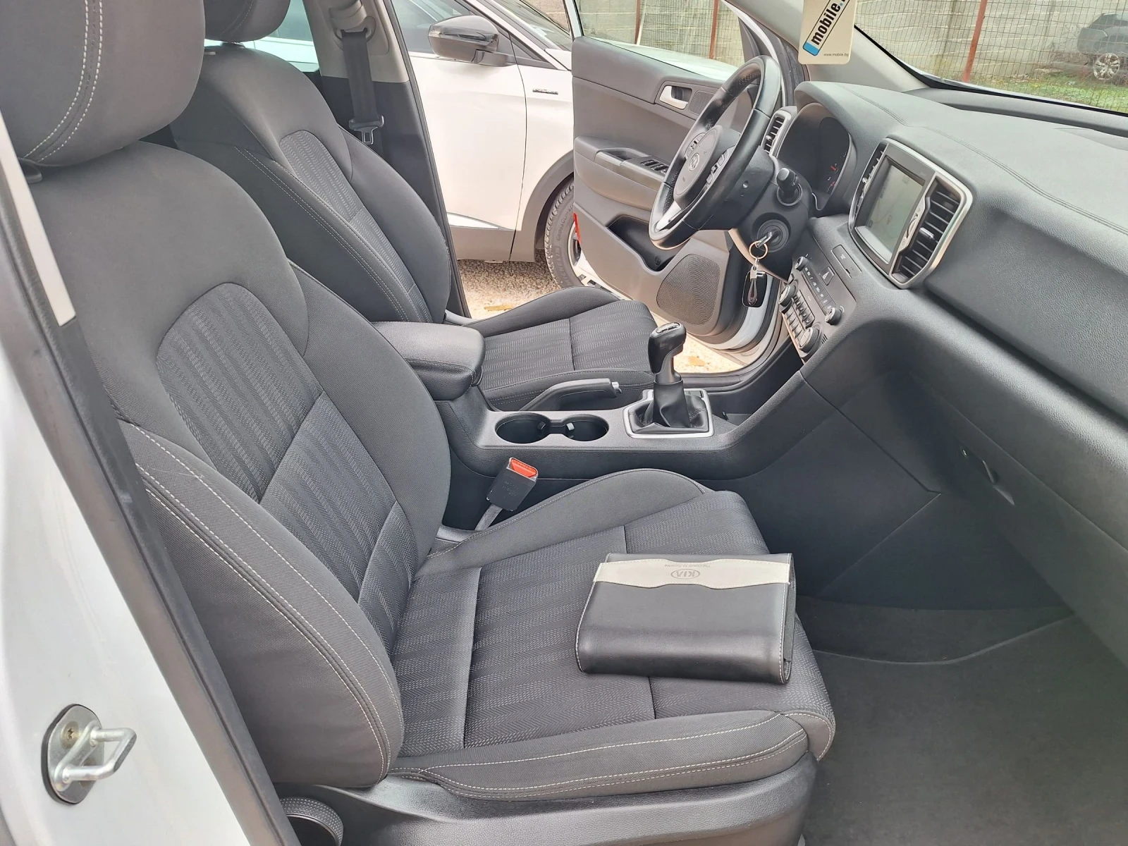 Kia Sportage 1.7d* Навигация/Камера/Лед/6ск/Топ* , снимка 15 - Автомобили и джипове - 53771119