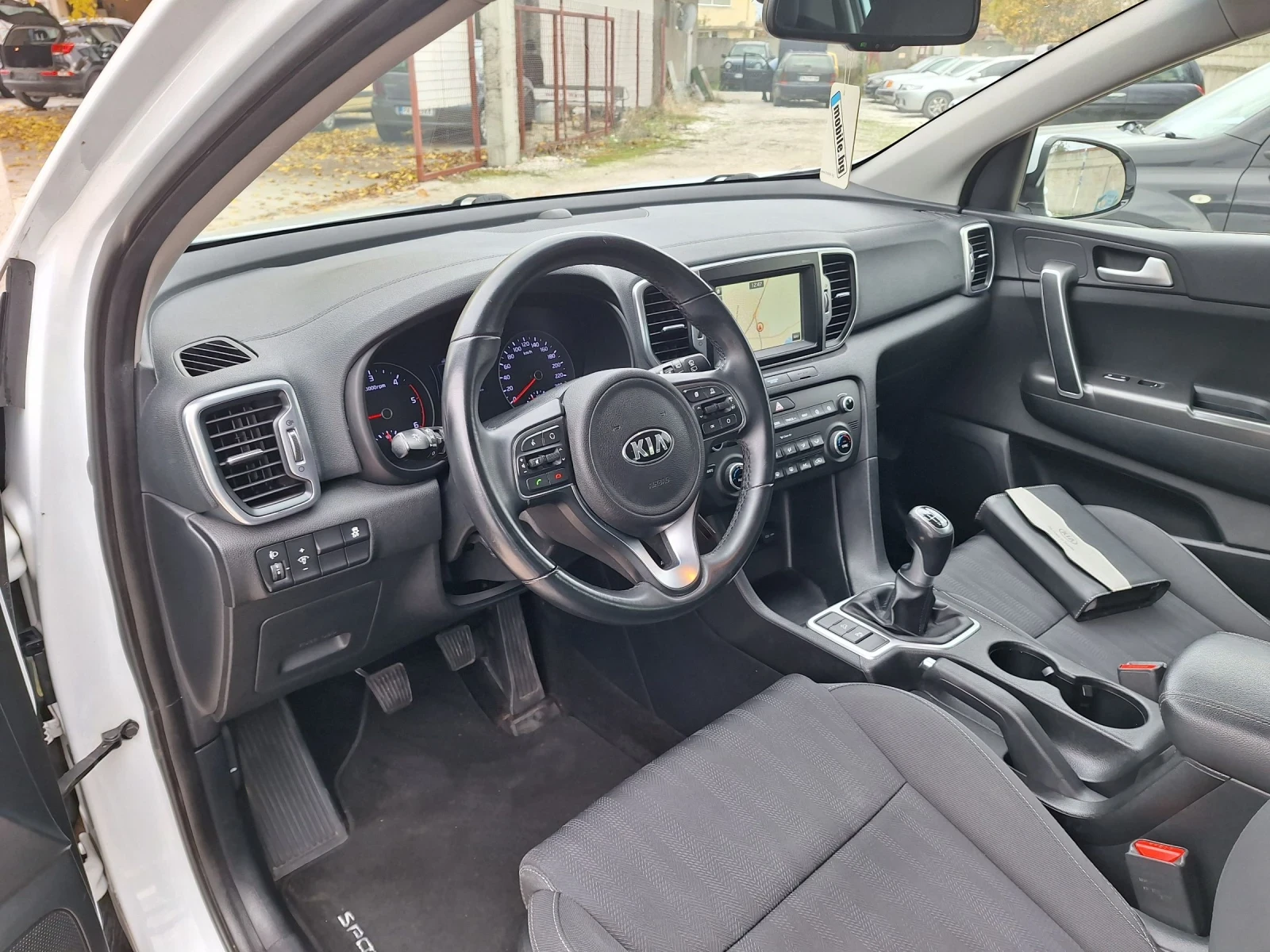 Kia Sportage 1.7d* Навигация/Камера/Лед/6ск/Топ* , снимка 13 - Автомобили и джипове - 53771119
