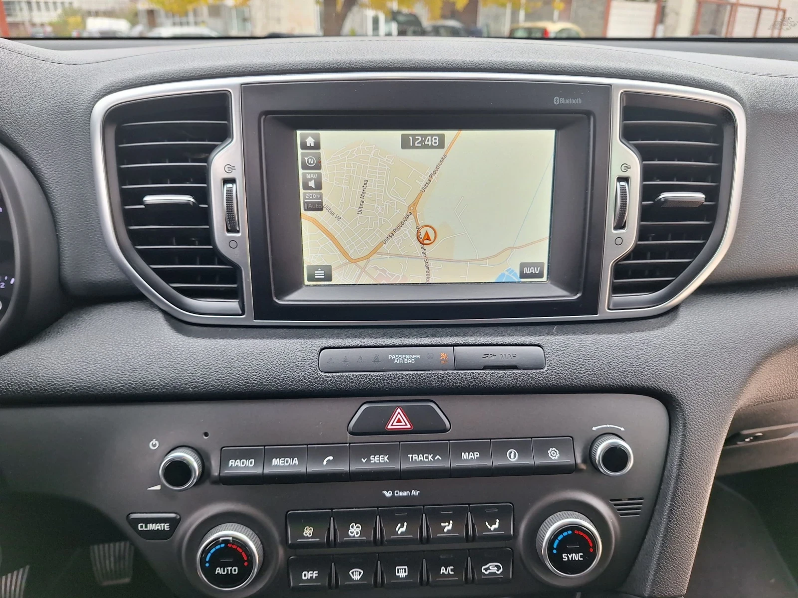 Kia Sportage 1.7d* Навигация/Камера/Лед/6ск/Топ* , снимка 10 - Автомобили и джипове - 53771119