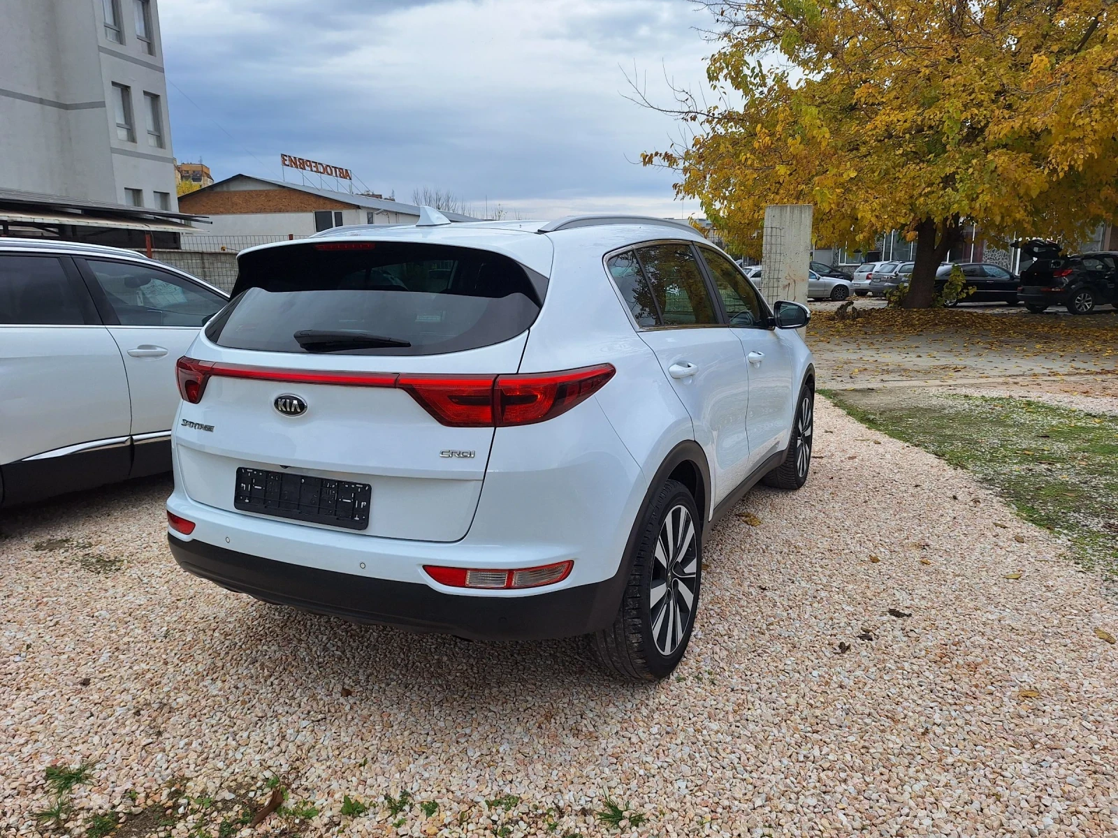 Kia Sportage 1.7d* Навигация/Камера/Лед/6ск/Топ* , снимка 5 - Автомобили и джипове - 53771119