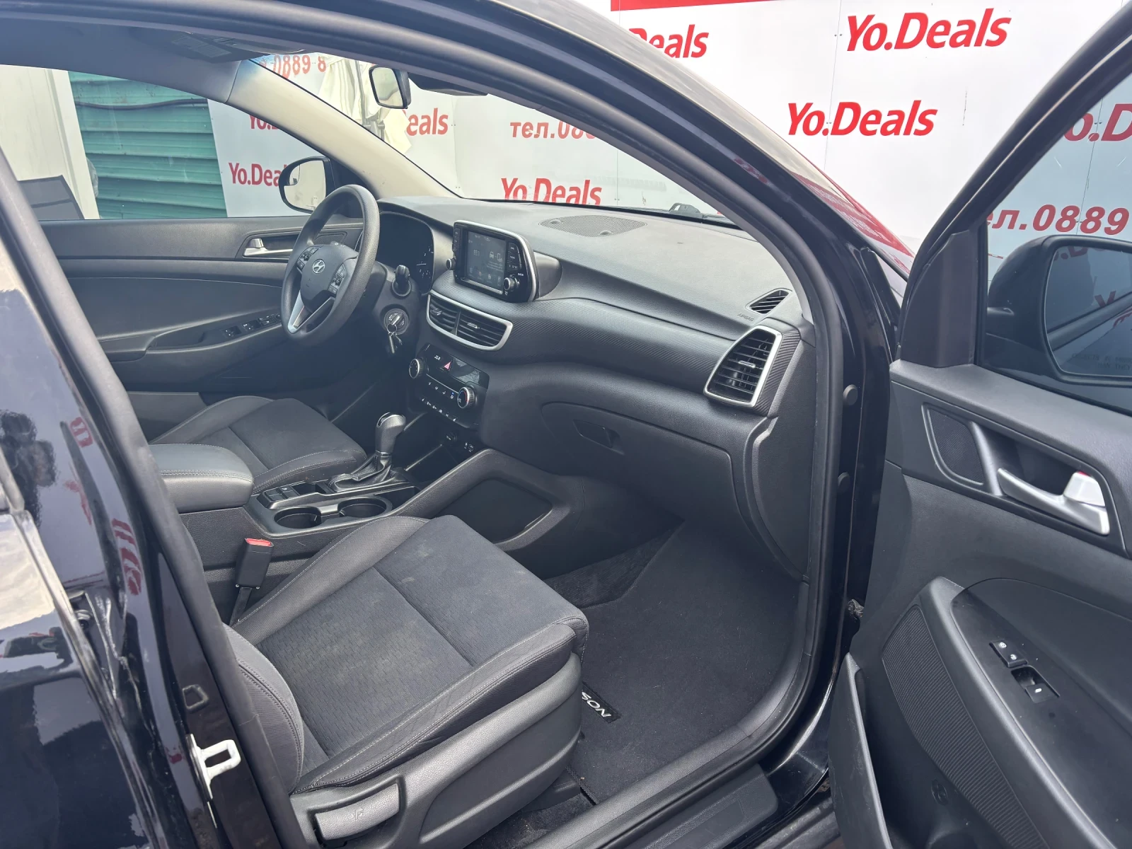 Hyundai Tucson 2.0 SE, снимка 11 - Автомобили и джипове - 54056619