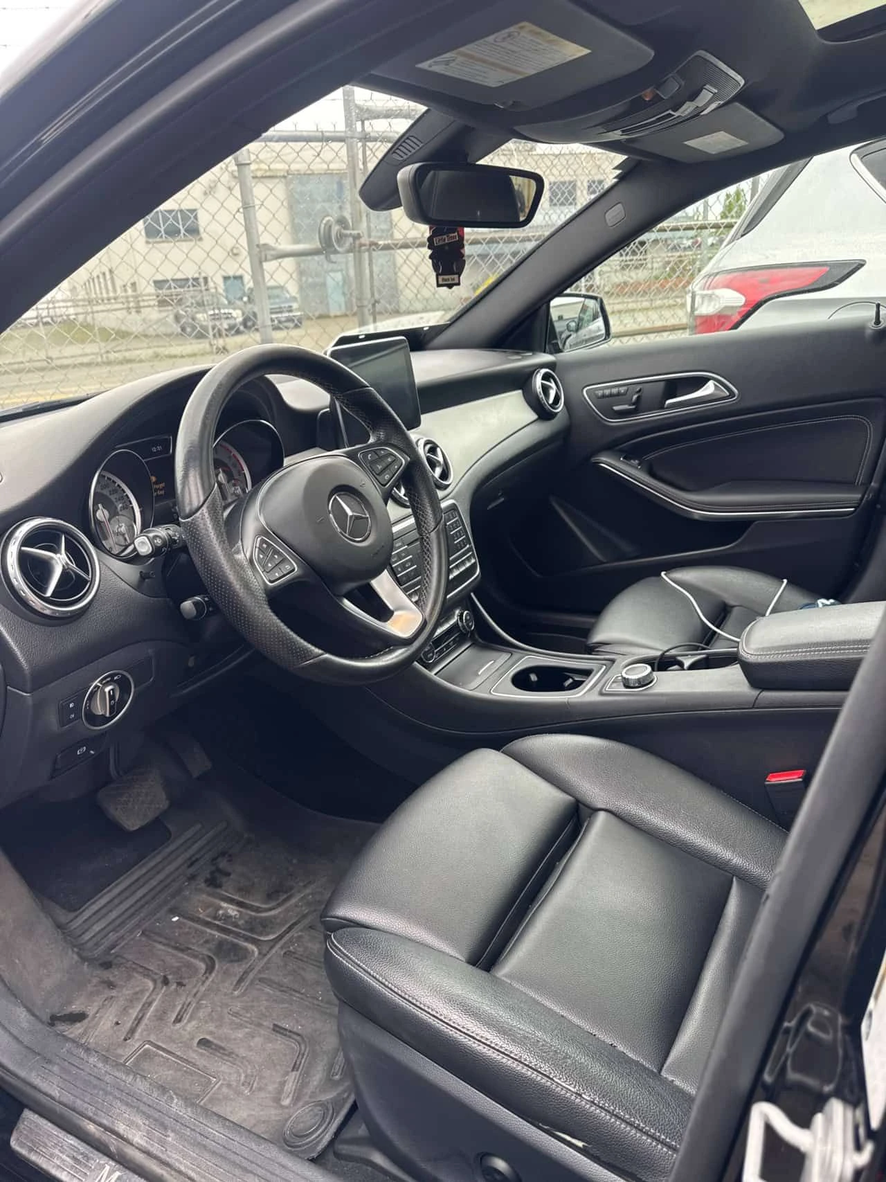 Mercedes-Benz GLA 250  КОЖА/ПОДГРЕВ/ПАНОРАМАCARFAX/ФИНАНСИРАНЕ, снимка 6 - Автомобили и джипове - 54582016