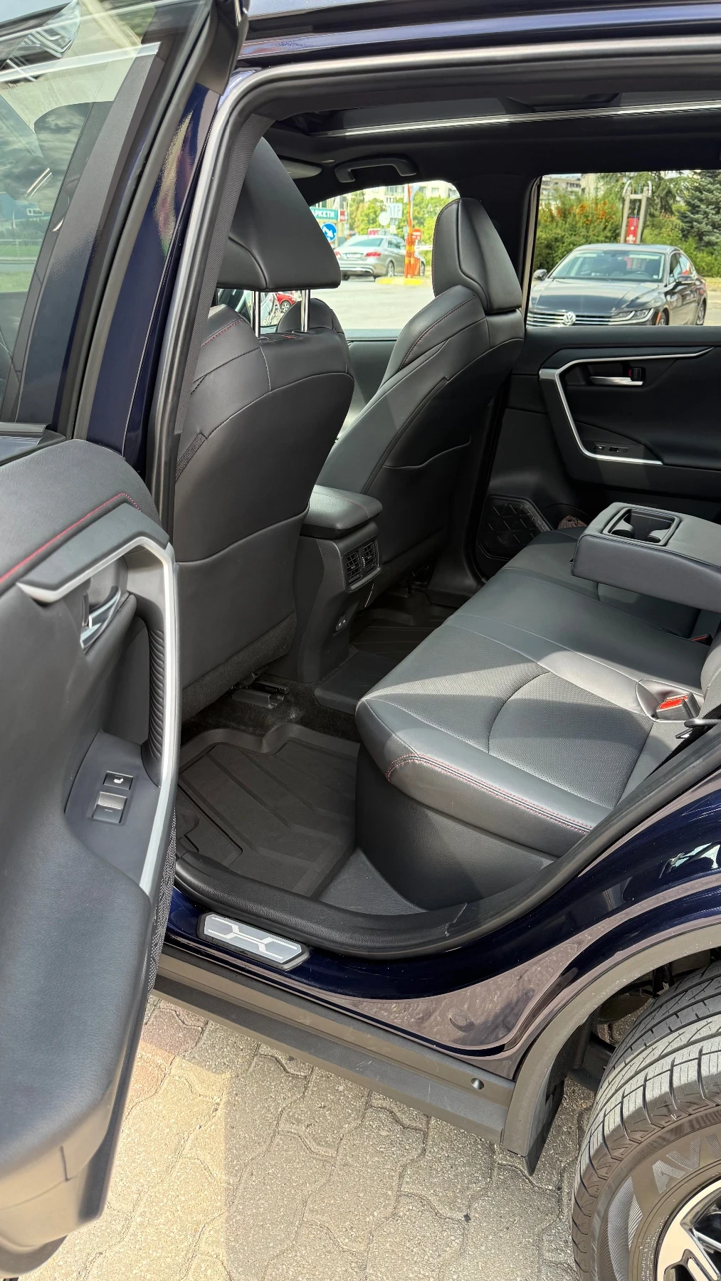 Toyota Rav4 Plug In Hybrid 42 000 km, снимка 13 - Автомобили и джипове - 55608289