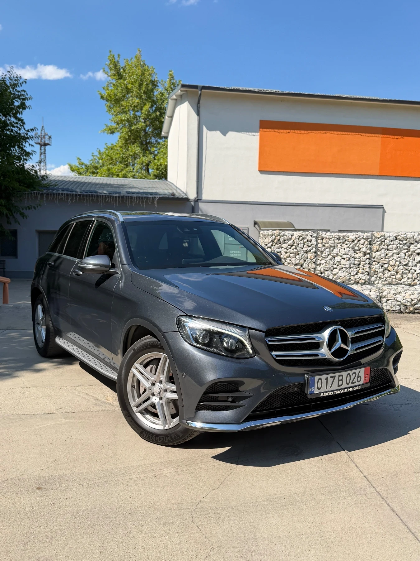 Mercedes-Benz GLC 220 * AMG* ТЕГЛИЧ* Червена кожа* , снимка 2 - Автомобили и джипове - 55728584