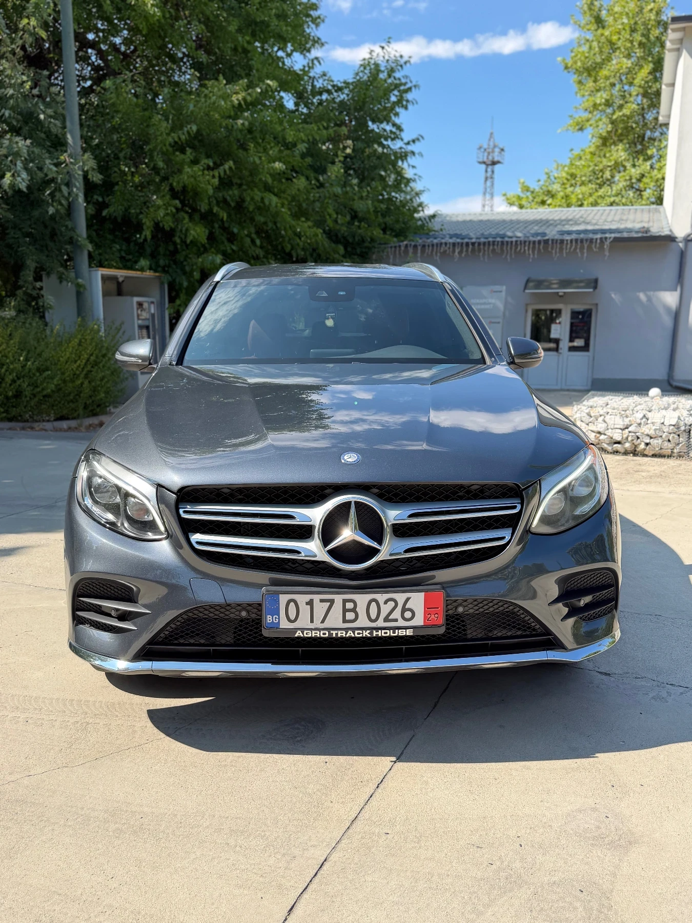 Mercedes-Benz GLC 220 * AMG* ТЕГЛИЧ* Червена кожа* , снимка 3 - Автомобили и джипове - 55728584