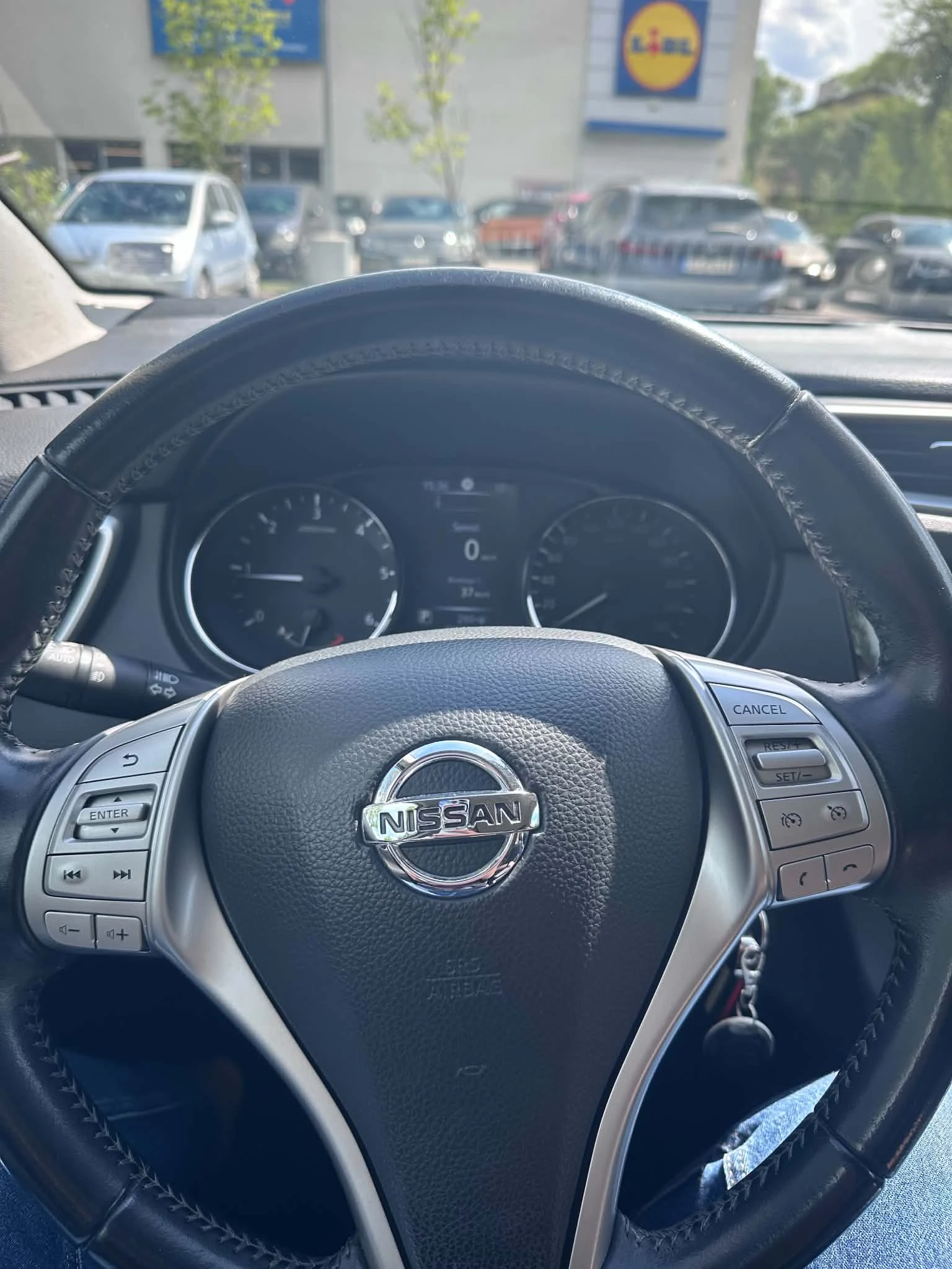 Nissan Qashqai 1.6 dCi Xtronic, снимка 6 - Автомобили и джипове - 56093184