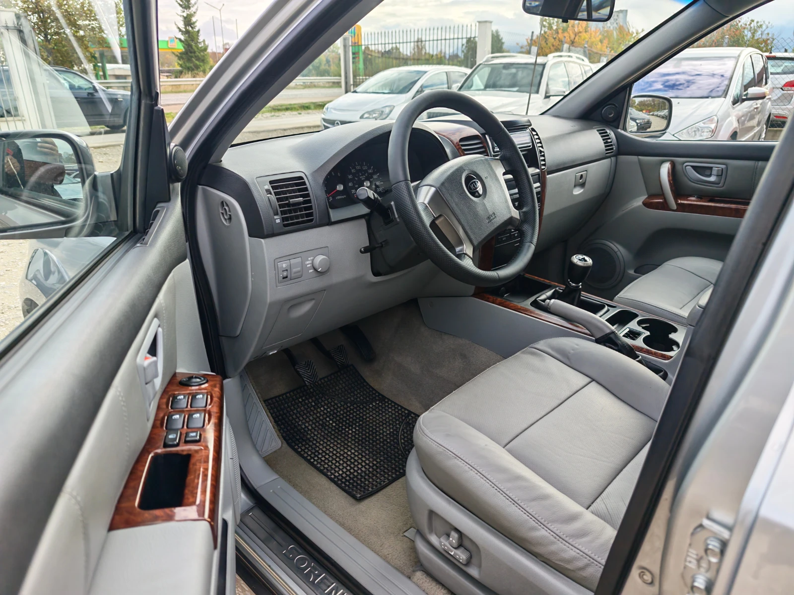 Kia Sorento 2.5 дизел ИТАЛИЯ, снимка 11 - Автомобили и джипове - 56748912