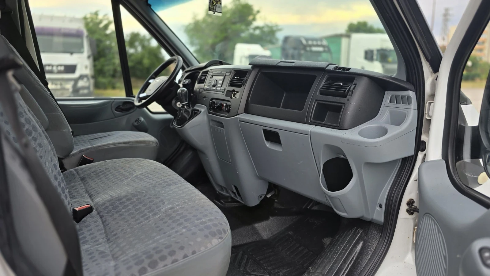Ford Transit 2.2 110кс КЛИМАТИК, снимка 12 - Бусове и автобуси - 54500350
