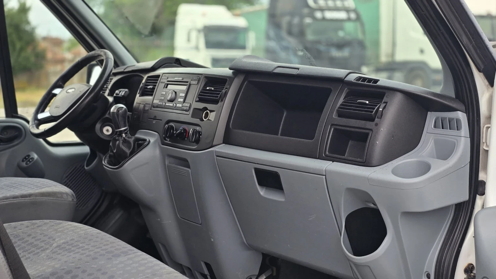 Ford Transit 2.2 110кс КЛИМАТИК, снимка 13 - Бусове и автобуси - 54500350