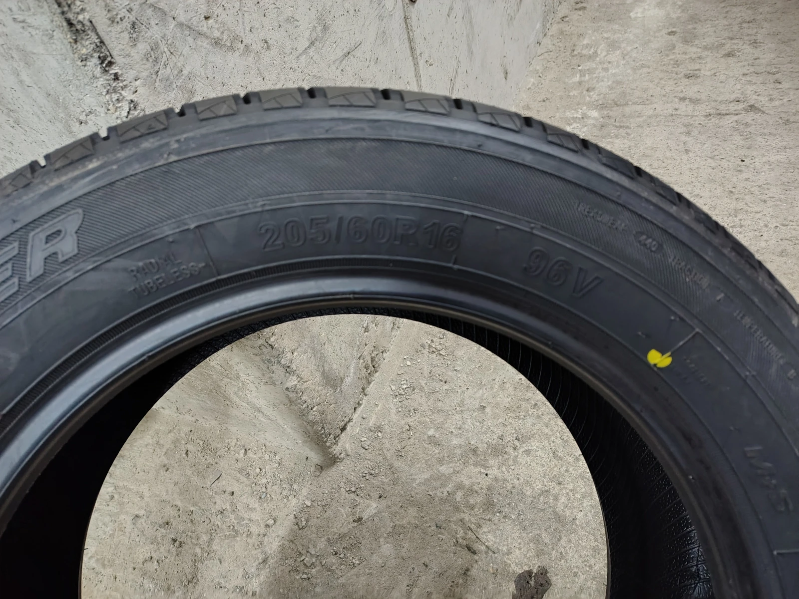 Гуми Летни 205/60R16, снимка 6 - Гуми и джанти - 53752008