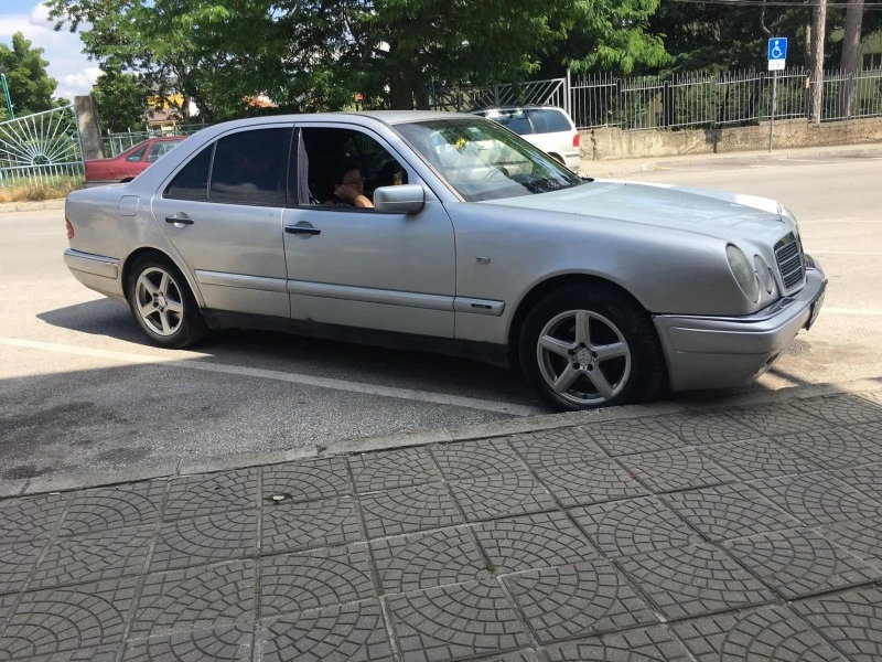 Mercedes-Benz 220, снимка 6 - Автомобили и джипове - 47434348