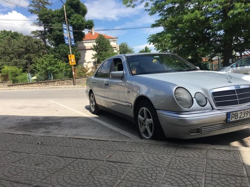 Mercedes-Benz 220, снимка 7 - Автомобили и джипове - 47434348