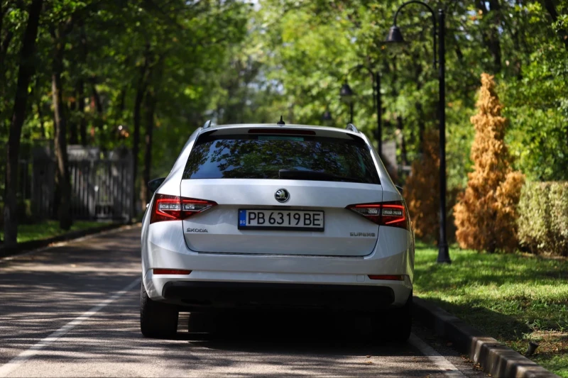 Skoda Superb, снимка 9 - Автомобили и джипове - 47292475