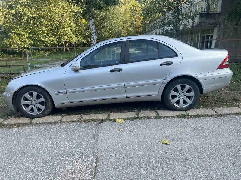 Mercedes-Benz C 180, снимка 2 - Автомобили и джипове - 47347434