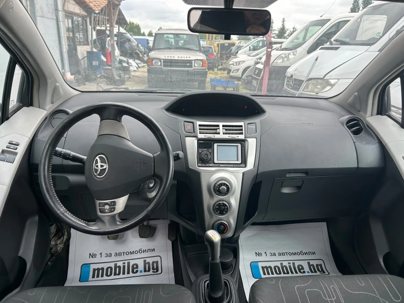 Toyota Yaris 1.0 бензин, снимка 6 - Автомобили и джипове - 50208539